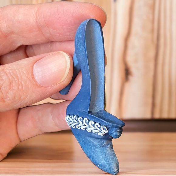 2/$25 Old Fashion Victorian Blue High Heel Pump Brooch Pin Vintage Look - Picture 3 of 5